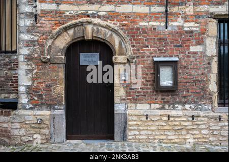 Grimbergen, Flämische Region Brabant - Belgien - Februar 19 2023 - Tür und Eingang des Bezirksgerichts Stockfoto