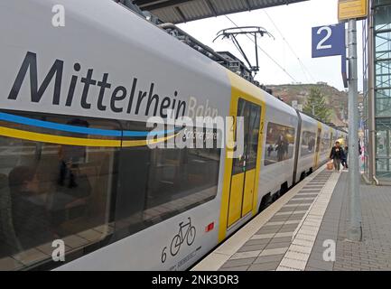 E-Bahn DB Regio Mitte EMU in Bacherach, Rheinland-Pfalz, Deutschland Stockfoto