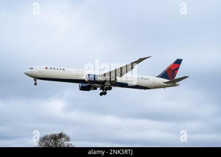 Heathrow, London - Februar 20. 2023: Delta Airlines Landing London Heathrow Stockfoto
