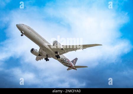 Heathrow, London - Februar 20. 2023: Saudia Airlines Boeing 787 Landing London Heathrow Stockfoto