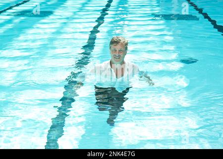 ERÖFFNUNG DES MOLITOR-SCHWIMMBADS IN PARIS SEBASTIEN BAZIN ACCOR VORSITZENDER IM SCHWIMMBAD Stockfoto