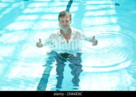 ERÖFFNUNG DES MOLITOR-SCHWIMMBADS IN PARIS SEBASTIEN BAZIN ACCOR VORSITZENDER IM SCHWIMMBAD Stockfoto