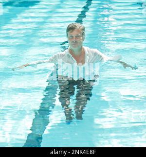 ERÖFFNUNG DES MOLITOR-SCHWIMMBADS IN PARIS SEBASTIEN BAZIN ACCOR VORSITZENDER IM SCHWIMMBAD Stockfoto