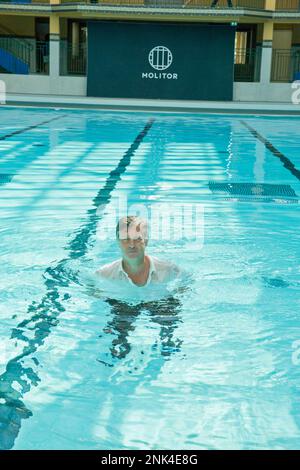 ERÖFFNUNG DES MOLITOR-SCHWIMMBADS IN PARIS SEBASTIEN BAZIN ACCOR VORSITZENDER IM SCHWIMMBAD Stockfoto