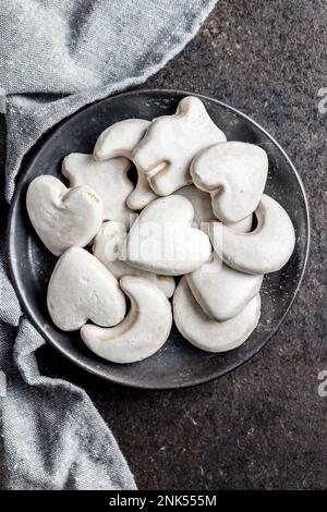 Lebkekse mit Zuckerzusatz auf dem Teller. Draufsicht. Stockfoto