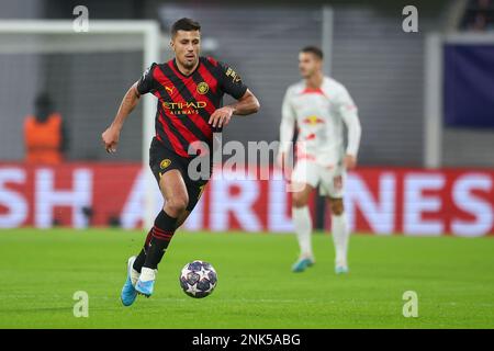 Leipzig, Deutschland. 22. Februar 2023. Champions League, RB Leipzig - Manchester City, K.o.-Runde, Runde 16, erste Etappe in der Red Bull Arena. Manchesters Spieler Rodri auf dem Ball. Kredit: Jan Woitas/dpa/Alamy Live News Stockfoto