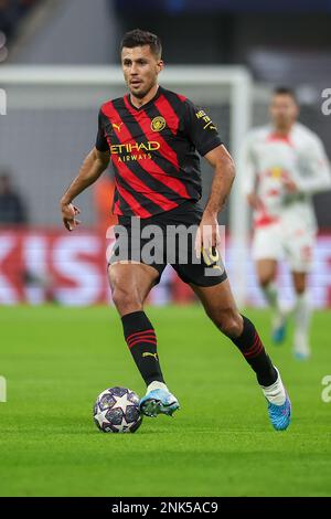 Leipzig, Deutschland. 22. Februar 2023. Champions League, RB Leipzig - Manchester City, K.o.-Runde, Runde 16, erste Etappe in der Red Bull Arena. Manchesters Spieler Rodri auf dem Ball. Kredit: Jan Woitas/dpa/Alamy Live News Stockfoto