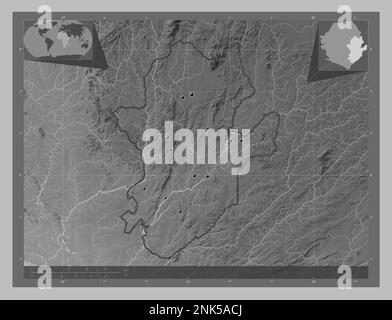Ost, Provinz Sierra Leone. Grauskala-Höhenkarte mit Seen und Flüssen. Standorte der wichtigsten Städte der Region. Ecke Zusatzgerät m Stockfoto