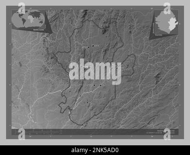 Ost, Provinz Sierra Leone. Grauskala-Höhenkarte mit Seen und Flüssen. Standorte und Namen der wichtigsten Städte der Region. Ecken-Zusatzgerät Stockfoto