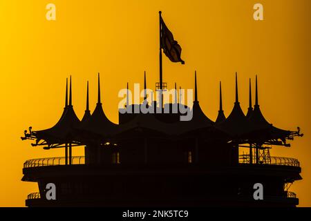 Circuit Atmosphere - Sonnenuntergang. 23.02.2023. Formel-1-Test, Sakhir, Bahrain, Erster Tag. Das Foto sollte wie folgt lauten: XPB/Press Association Images. Stockfoto