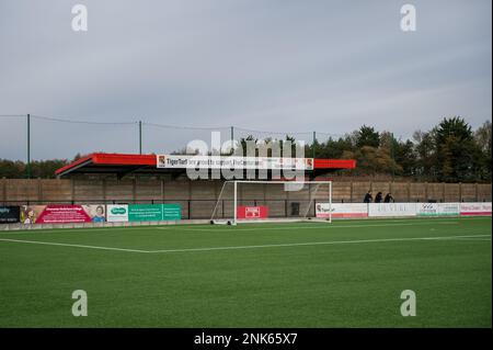 Cirencester, England, 28. November 2021. Vitality Women's FA Cup, zweite Runde, richtiges Spiel zwischen Cheltenham Town Ladies und Southampton Women. Kredit: Stockfoto