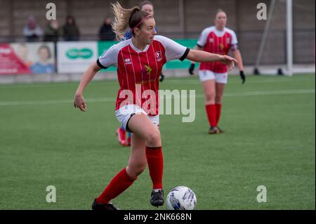 Cirencester, England, 28. November 2021. Vitality Women's FA Cup, zweite Runde, richtiges Spiel zwischen Cheltenham Town Ladies und Southampton Women. Kredit: Stockfoto