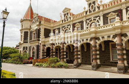 Außenansicht des historischen Bahnhofs in Dunedin, Neuseeland. Stockfoto