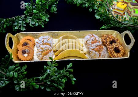 Marokkanische Kekse, serviert mit Tee auf der Hochzeit und Eid al-Fitr. marokko-Kekse Stockfoto