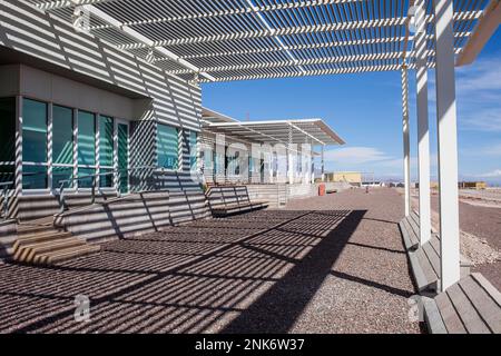 ALMA-Observatoriums, technische Gebäude in Operations Support Facility (OSF), Atacama-Wüste. Region de Antofagasta. Chile Stockfoto