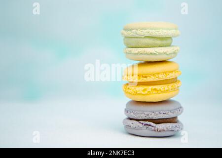 Frisch gebackene französische Makronen Stockfoto