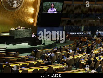 Die deutsche Außenministerin Annalena Baerbock spricht am zweiten Tag der 11. Notsitzung der Vereinten Nationen über den Konflikt in der Ukraine am Donnerstag, den 23. Februar 2023 in New York City am Sitz der Vereinten Nationen. Foto: John Angelillo/UPI Stockfoto