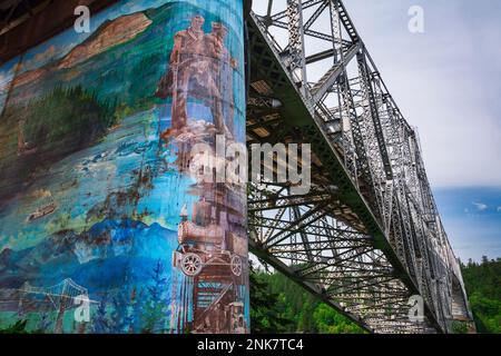 Historisches Wandgemälde auf der Bridge of the Gods bei Cascade Locks, Columbia River Gorge National Scenic Area, Oregon USA Stockfoto