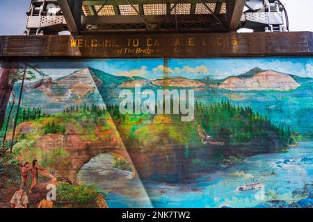 Historisches Wandgemälde auf der Bridge of the Gods bei Cascade Locks, Columbia River Gorge National Scenic Area, Oregon USA Stockfoto