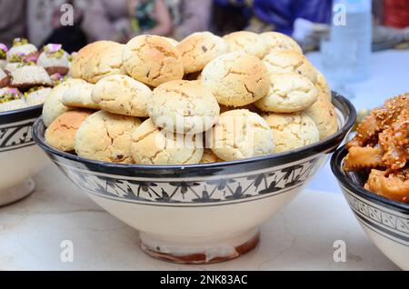 Marokkanische Kekse, serviert mit Tee auf der Hochzeit und Eid al-Fitr. marokko-Kekse Stockfoto