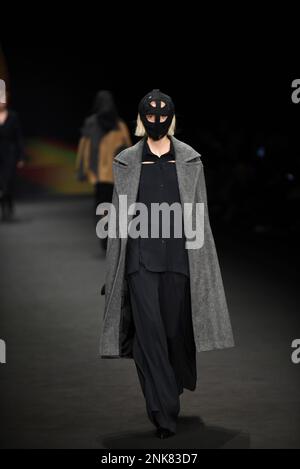 Mailand, Italien. 23. Februar 2023. Models läuft während der BUDAPEST SELECT Show, die Teil der Herbst Winter 2023-2024 Fashion Week ist (Kreditbild: © Ervin Shulku/ZUMA Press Wire), NUR REDAKTIONELLE VERWENDUNG! Nicht für den kommerziellen GEBRAUCH! Stockfoto