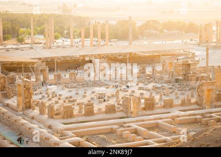 Persepolis, Iran - 8. juni 2022: Parsa - war die zeremonielle Hauptstadt des Achaemenid-Reiches (ca. 550330 BCE). Es liegt nordöstlich der Stadt Stockfoto