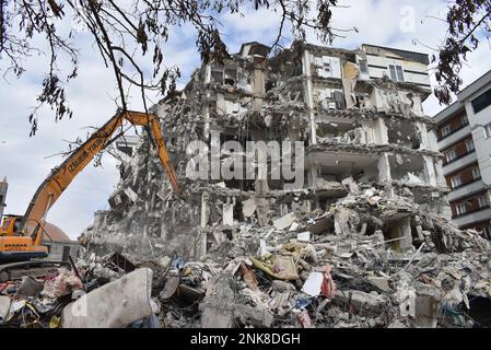 Zerstörte Gebäude nach dem Erdbeben in der Türkei. Erdbebenszenen von Kahramanmaraş und Hatay. 7,8 und 7,4 Eartquake. 6. FEBRUAR 2023 Stockfoto