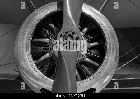 Nahaufnahme des Propellers auf einem altmodischen Doppeldecker Stockfoto