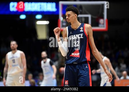 Pardubice, Tschechische Republik. 23. Februar 2023. Victor Wembanyama (FRA) wird am 23. Februar 2023 in Pardubice, Tschechische Republik gegen Frankreich, beim Qualifikator der Männer Basketball-Weltmeisterschaft 2023, Gruppe K, gesehen. Kredit: Josef Vostarek/CTK Photo/Alamy Live News Stockfoto