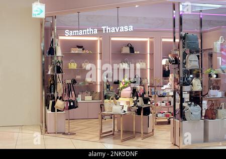 Tokio, Japan - 17. März 2020: Beliebtes Damentaschen- und -Accessoire-Design Samantha Thavasa Store und -Schild. Stockfoto