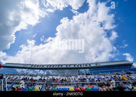 Der Daytona International Speedway ist Austragungsort der NASCAR Cup Series für den Daytona 500 in Daytona Beach, FL, USA. Stockfoto