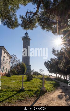 Umag, Kroatien. Februar 2023. Panoramablick auf den Meeresleuchtturm Savudrija Peak Stockfoto