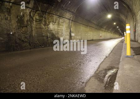 Tunnel von Bâlea, zwischen Capra und Bâlea lac, auf der Transfăgărăşan-Straße (Nationalstraße DN7C); der längste (884 m) und höchste Tunnel in Rumänien Stockfoto