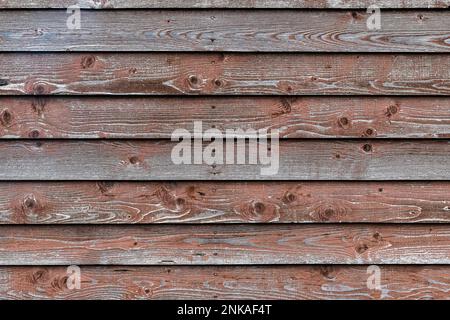 Hintergrund alter horizontaler Bretter mit ausgeprägter Textur und Reste alter Farbe. Abstrakter Hintergrund. Stockfoto