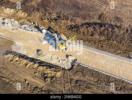 Straßenbau mit Bagger Stockfoto