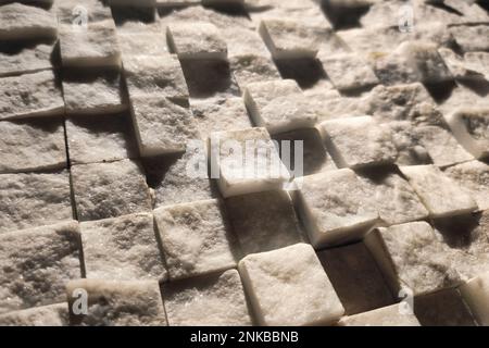 Geometrische quadratische Würfelblöcke bilden einen abstrakten Wandhintergrund Stockfoto