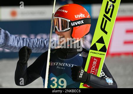 Planica, Slowenien. 23. Februar 2023. Die deutsche Gewinnerin Katharina Althaus feiert das klassische Sprintrennen der Frauen bei der FIS Nordic World Ski Championships 2023. (Foto: Andrej Tarfila/SOPA Images/Sipa USA) Guthaben: SIPA USA/Alamy Live News Stockfoto