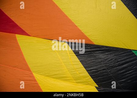 Kräftige und glänzende Farben und Muster von Heißluftballons. Stockfoto