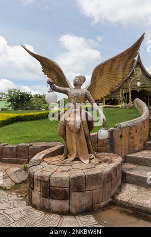 Eintrittsfigur am Wat Sirindhorn Wararam Tempel, Wat Phu Prao, in der Nähe von Kong Chiam, Ubon Ratchathani Provinz, Isaan, Thailand Stockfoto