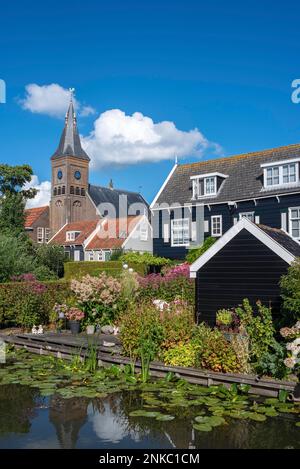 Typische Dorfszene in Westerstraat, Marken Island, Nordholland, Niederlande Stockfoto