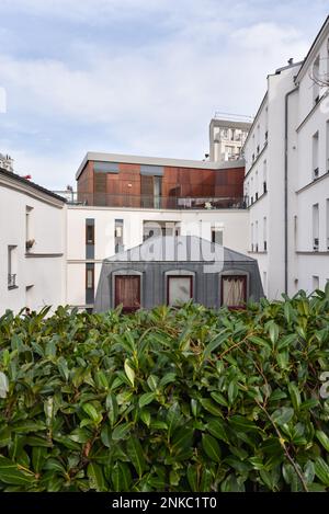 Appartementhäuser im 12. Arrondissement, Paris, Frankreich, vom Coulée Verte René-Dumont aus gesehen Stockfoto