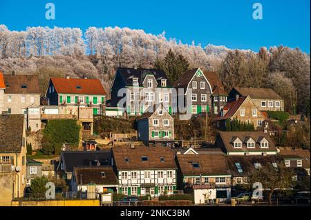 Die Klosterkirche von St. Maria Magdalena im Winter, Wuppertal Beyenburg Stockfoto