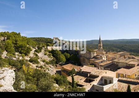 Blick auf Sain-Saturnin-les-Apt im Departement Vaucluse in der Region Provence-Alpes-Cote-dAzur, Frankreich Stockfoto