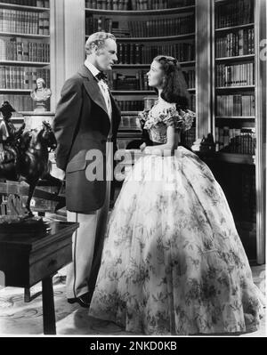 1939 , USA : die Filmschauspielerin VIVIEN LEIGH ( 1913 - 1967 ) mit LESLIE HOWARD in "VOM WINDE VERWEHT" ( Via col vento ) von Victor Fleming - KINO - FILM - profilo - Profil --- Archivio GBB Stockfoto