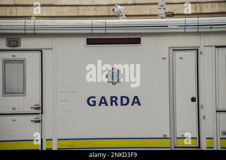 Mobile Garda Van in O'Connell Street, Dublin, Irland. Stockfoto