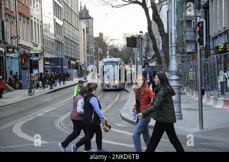 Luas-Straßenbahn im Stadtzentrum von Dublin, Dublin, Irland. Stockfoto