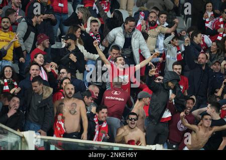 Florenz, Italien. 03. Dezember 2022. Stadio Artemio Franchi FLORENZ, ITALIEN - FEBRUAR 23: Braga-Fans während des Spiels der UEFA Europa Conference League in der Knockout-Runde der zweiten Teilstrecke zwischen ACF Fiorentina und Sporting Braga im Stadio Artemio Franchi am 23. Februar 2023 in Florenz, Italien. (Foto: Pedro Loureiro/SPP) (Pedro Loureiro/SPP) Guthaben: SPP Sport Press Photo. Alamy Live News Stockfoto