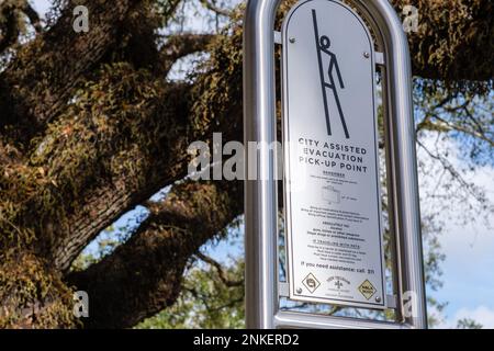 NEW ORLEANS, LA, USA - 22. FEBRUAR 2023: Schild, das den Ort repräsentiert, an dem die städtische Evakuierung für Notevakuierungen durchgeführt wird Stockfoto