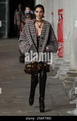 Mailand, Italien. 22. Februar 2023. ETRO Herbst-Winter 2023-2024 Runway während der Mailänder Fashion Week am 2023. Februar in Mailand; Italien 22/02/2023 Gutschrift: dpa/Alamy Live News Stockfoto