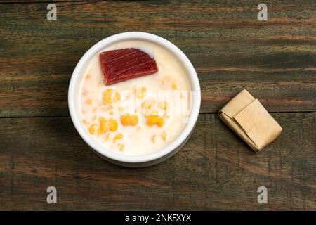 Paisa Corn Macamorra mit süßer Guava-Paste - typisch kolumbianische Küche Stockfoto